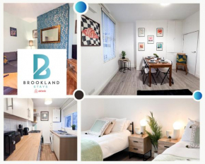 Furnished 3Bed Flat with full Kitchen and WiFi - Long stays available - by Brookland Stays
